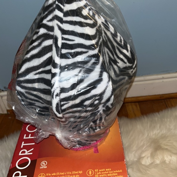 Zebra Print black & white with pink trim potable pendant light lamp New in Box! - Picture 3 of 4
